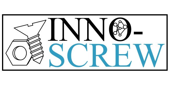 Logo mit der Aufschrift „INNO-SCREW“ in zwei unterschiedlichen Schriftfarben. Links im Bild befinden sich eine stilisierte Schraube und Mutter, die leicht schräg übereinandergelegt sind. Das Wort „INNO“ ist in schwarzer Schrift dargestellt, wobei der Buchstabe „O“ als Kreis mit einem stilisierten Netzwerk aus Punkten und Verbindungslinien gestaltet ist. Der Bindestrich danach ist ebenfalls schwarz. Das Wort „SCREW“ ist in heller Schrift gehalten. Das gesamte Logo ist von einem dünnen rechteckigen Rahmen umgeben.