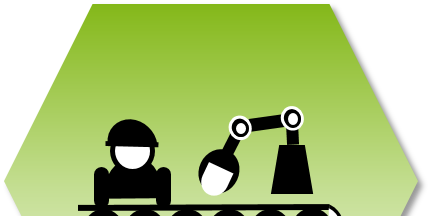 Das Bild zeigt ein sechseckiges Symbol mit einem Farbverlauf von hellgrün oben zu dunkelgrün unten. In der Mitte des Hexagons befindet sich ein Icon, das eine Produktionslinie darstellt. Das Icon zeigt eine stilisierte Figur mit einem Schutzhelm, die an einem Förderband steht, sowie einen Roboterarm, der ebenfalls am Förderband arbeitet.
