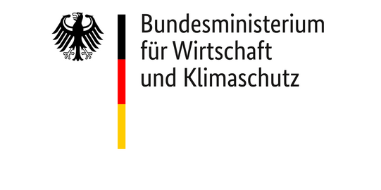 Logo des Bundesministeriums für Wirtschaft und Klimaschutz. Oben steht der Text 'Gefördert durch:'. Darunter ist das Logo des Bundesministeriums für Wirtschaft und Klimaschutz, das aus einem Bundesadler und einem vertikalen Streifen in den Farben Schwarz, Rot und Gold besteht. Rechts neben dem Logo steht der Name des Ministeriums. Unter dem Logo steht der Text 'aufgrund eines Beschlusses des Deutschen Bundestages'.