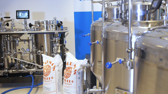Braulabor mit Fermentationskesseln