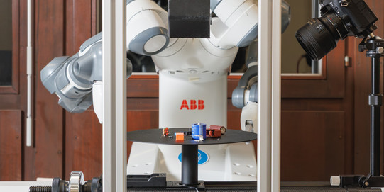 Leiterplatte mit diversen elektronischen Bauteilen